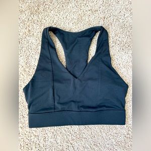 Fabletics On-The-Go Midi Medium Impact Sports Bra